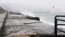 Zonguldak'ta Dalgalar Mendireği Aştı