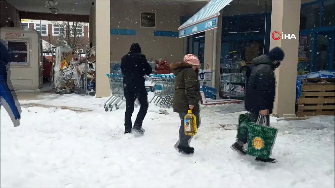 Kaygan Zemine Adım Atan Onlarca Kişi Böyle Düştü
