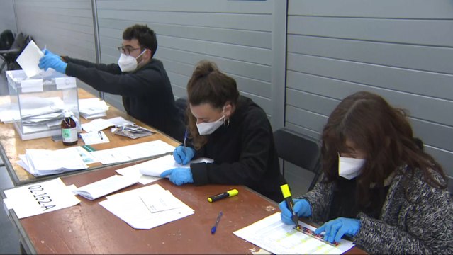 Comienza el escrutinio en las elecciones catalanas