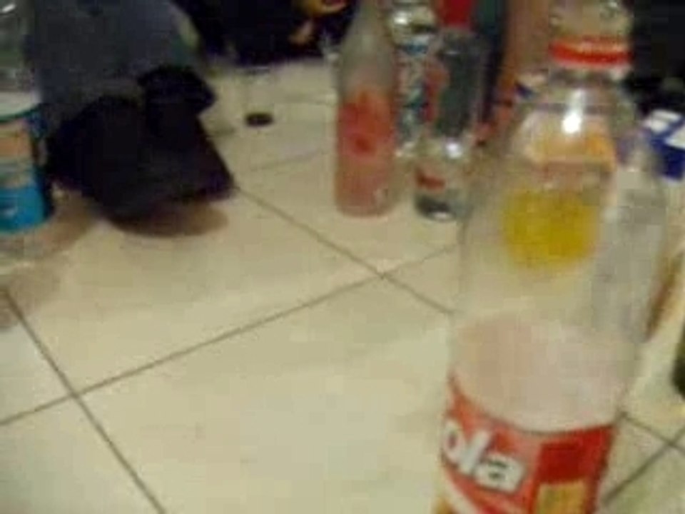 Petit baiser de Damien et Camille