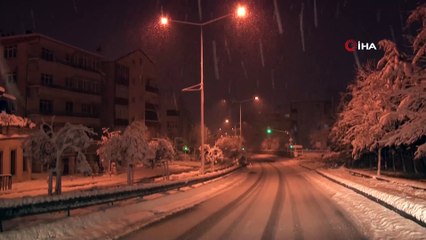 Anadolu Yakası'nda yoğun kar yağışı etkisini sürdürüyor