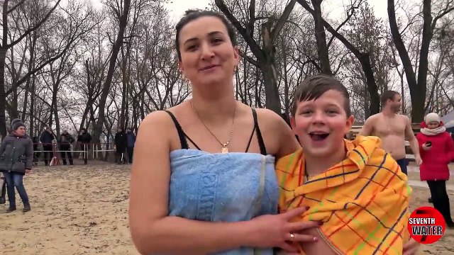 КУПАНИЕ НА КРЕЩЕНИЕ 2020. # 2 Купание в проруби. Купание зимой. ГОМЕЛЬ. Крещенские купания.