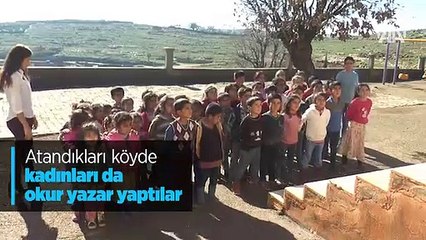 Atandıkları köyde kadınları da okur yazar yaptılar