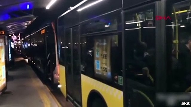 Sefaköy'de Metrobüs arızası: Uzun kuyruklar oluştu