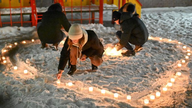 Russia: Navalny allies gather for Valentine’s Day vigils