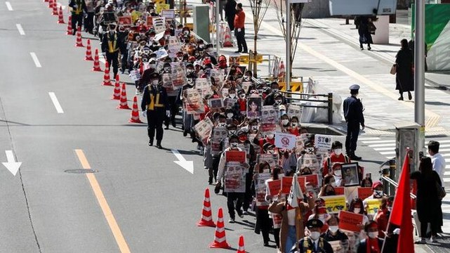 Thousands march in Tokyo against Myanmar coup; Navalny supporters hold flashlight protests on V-Day; more