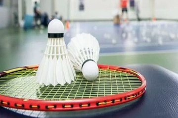 तीन वर्ष से नहीं है बैडमिंटन कोच, खिलाड़ी खुद ही सीख रहे खेल के गुण