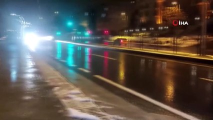 Polisten kaçıp aracı ile belediye binasına daldı, havalandırma boşluğunda yakalandı