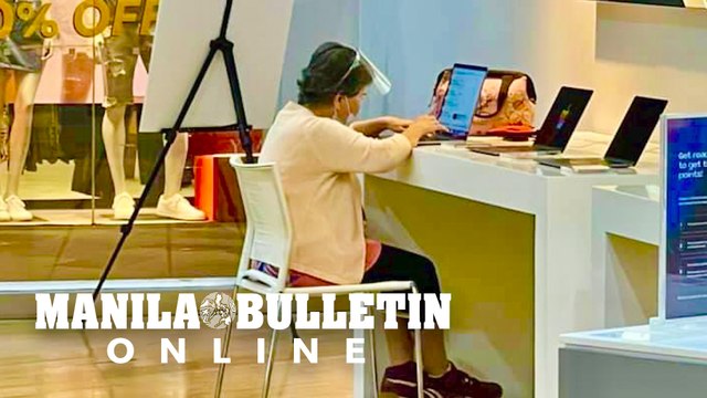 ‘Nanay’ goes viral for using store’s demo laptop to connect with her family
