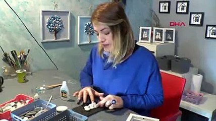 Hobi olarak başladığı taş boyama sanatıyla taş ve ahşaba hayat veriyor