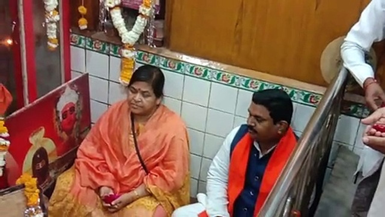 मंत्री उषा ठाकुर ने मां राजराजेश्वरी माता मंदिर में पूजा अर्चना कर माता का आशीर्वाद लिया