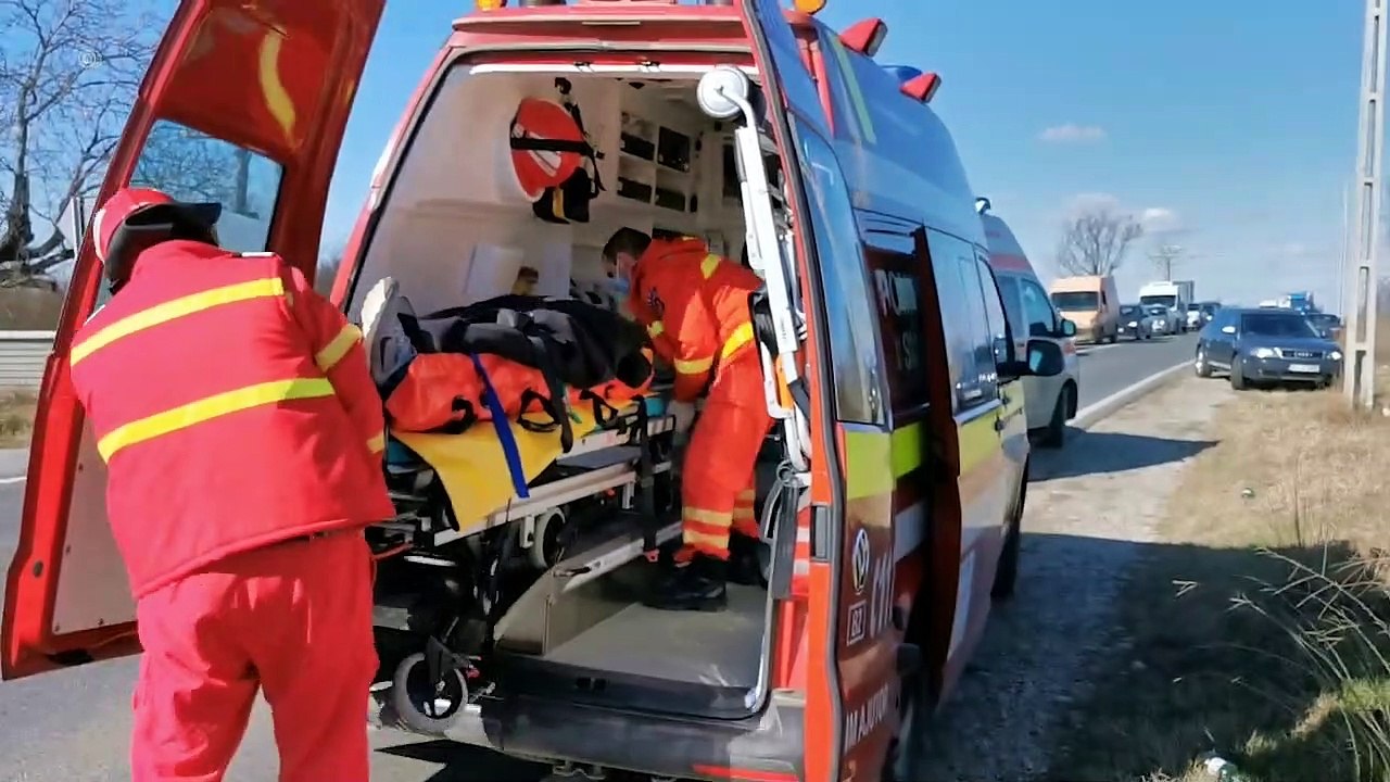 O maşină de pompe funebre, implicată în accidentul grav din Olt
