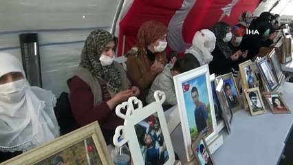 Evlat nöbetindeki aileler Gara'da katledilen 13 şehit için ağıt yakıp, dua etti