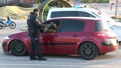 Maskesiz yakalanınca yüzünü montuyla kapattı