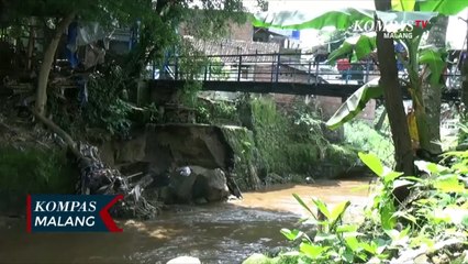 Plengsengan Jembatan Penghubung Dua Kelurahan di Malang Longsor