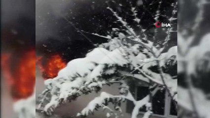 Sakarya’da alev alev yanan ev kullanılamaz hale geldi