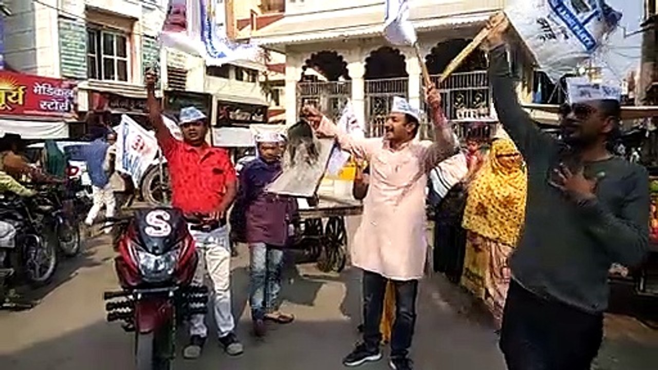 आम आदमी पार्टी ने मंहगाई के विरोध में किया प्रदर्शन