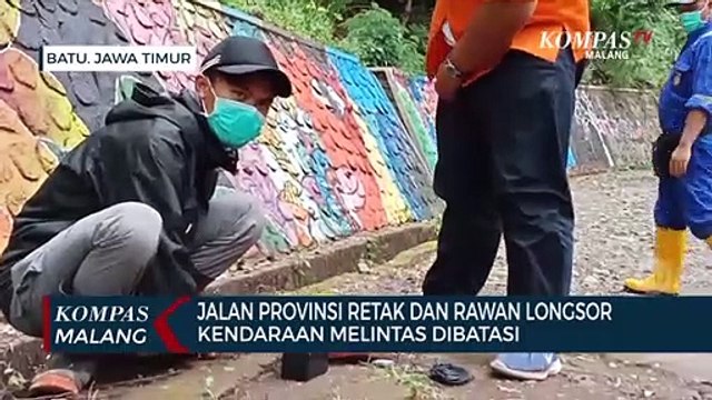 Jalan Provinsi di Kawasan Payung Retak, Kendaraan Melintas Dibatasi
