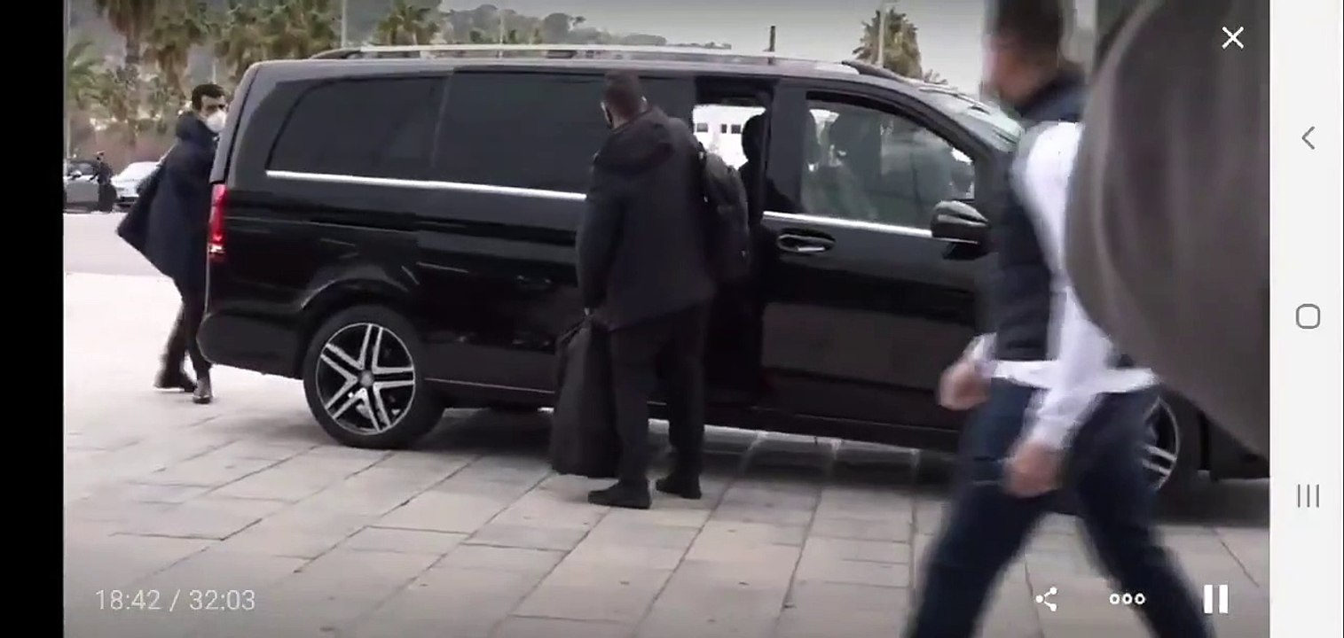 Nasser Al-Khelaïfi hué lors de son arrivée à Barcelone