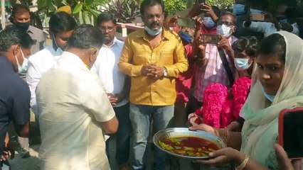 கோவை திருமண நிகழ்ச்சியில் ஓ. பன்னீர்செல்வத்திற்கு உற்சாக வரவேற்பு - வீடியோ