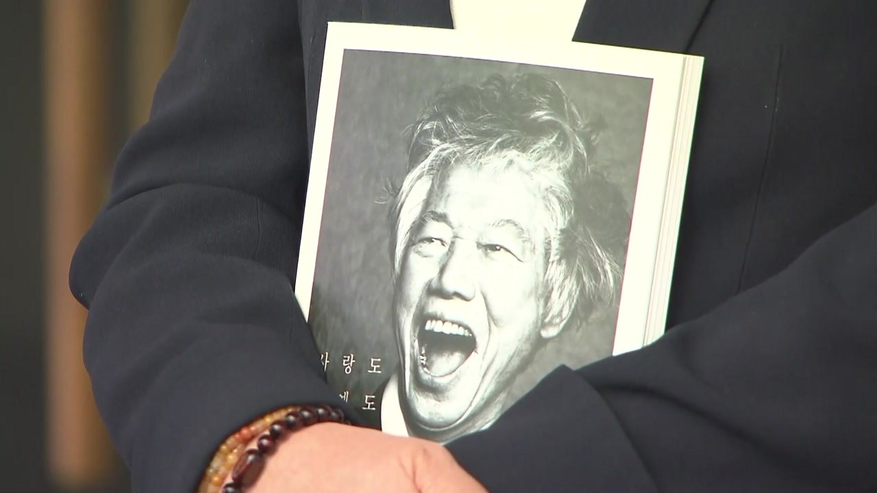 '통일운동가' 백기완 선생 89세로 별세...각계 조문 행렬 / YTN