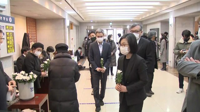 靑 시민사회수석, 故 백기완 선생 빈소 찾아 조문 / YTN