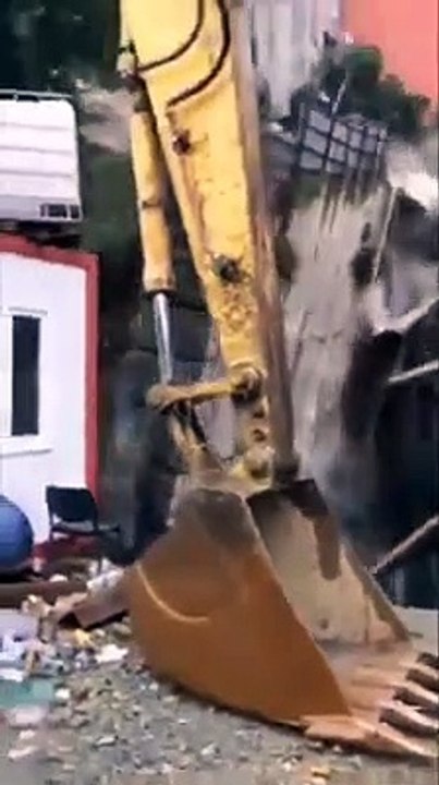 Écroulement d'un immeuble en construction à cause de mauvais calculs