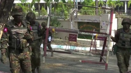 장갑차·병력 추가 배치 속 수치 구금 연장..."시위 참가자는 징역 20년" / YTN