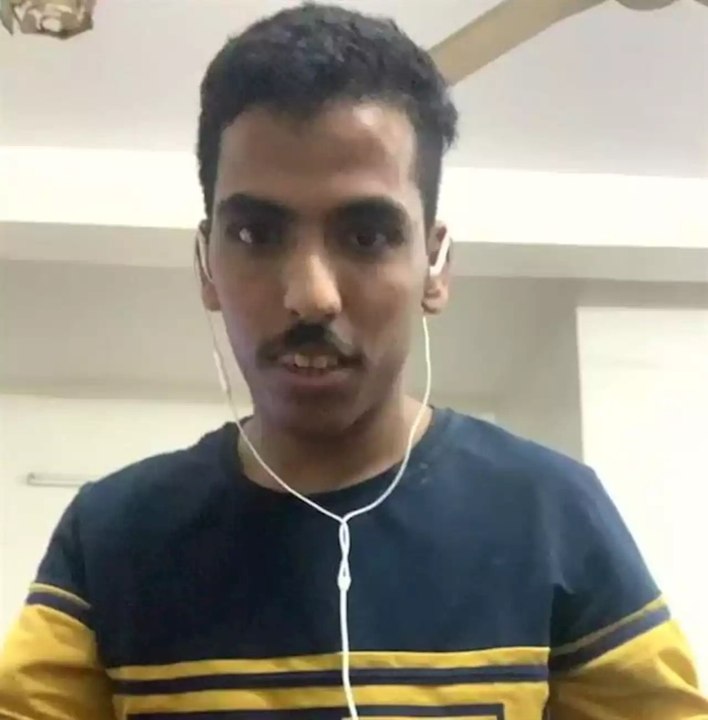 فيديو لشاب سعودي يقف على قدميه لأول مرة في حياته يثير تفاعلاً واسعاً على تويتر