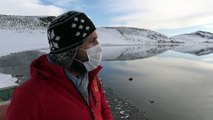 KARS - Beyaza bürünen zirvedeki Aygır Gölü fotoğraf tutkunlarını ağırlıyor