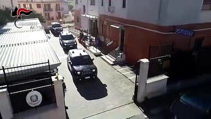 Video herunterladen: Truffa dei falsi furti d'auto tra Campania e Sicilia coinvolti poliziotto e carabiniere (15.02.21)