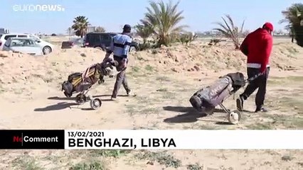شاهد: الليبيون عشاق الغولف يشاركون في دورة رياضية في بنغازي