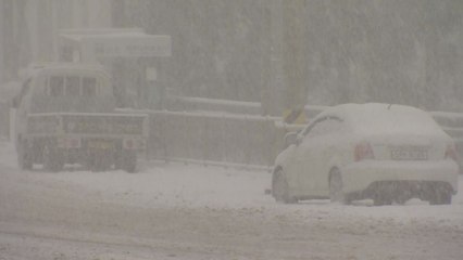 [날씨] 한파특보에 낮 동안 함박눈...퇴근길 빙판 유의 / YTN