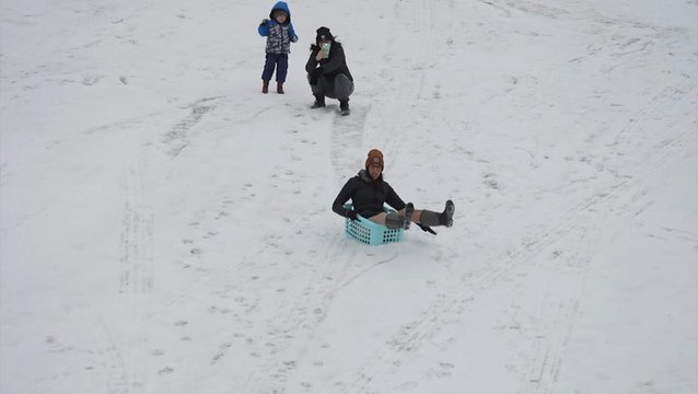 Families get out in Louisville snow to enjoy sledding
