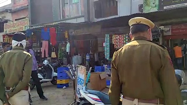 पहले नायलोन के पट्टे से बांधकर खींचा तो पट्टा टूट गया, दूसरे प्रयास में टूटे नटबोल्ट और उखड़ गया एटीएम