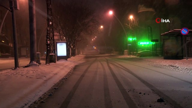 Başkent beyaza büründü, Kuğulu Park buz tuttu