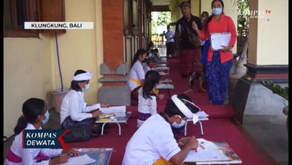 Pelajar Adu Kemampuan Mengetik Aksara Bali Di Komputer