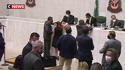 Brésil : une députée victime d'attouchements en pleine assemblée