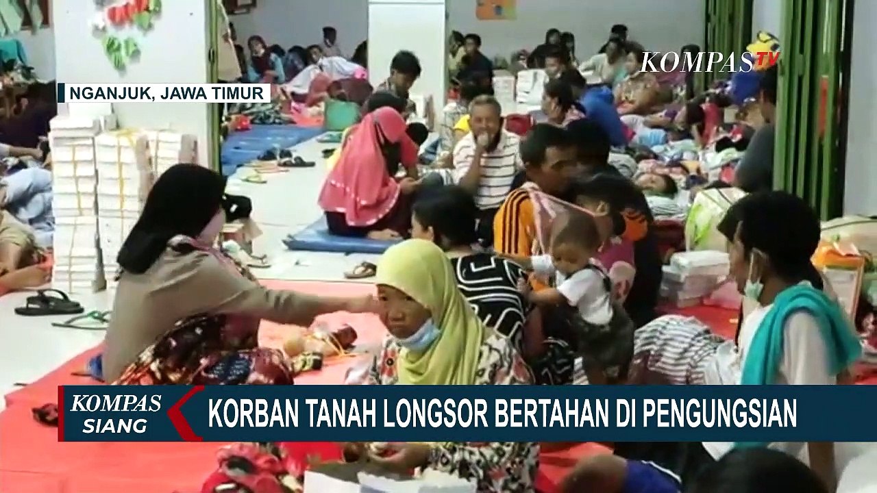 Pasca Longsor, Warga Masih Bertahan di Pengungsian