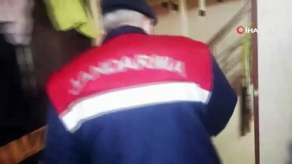 İzmir’de tütün kaçakçılarına yüzbinlerce liralık darbe