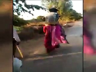 गुना में 5 महीने की गर्भवती के साथ बदसलूकी, कंधे पर लड़के को बैठाकर 3 किमी घुमाया, डंडे-पत्थर से रास्तेभर की पिटाई