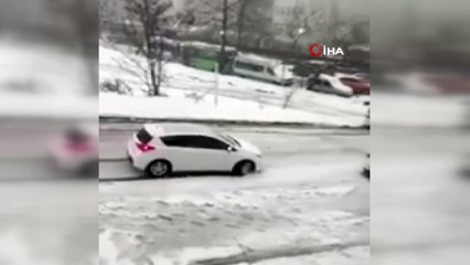 - Kayan aracını durdurmak için önüne atladı