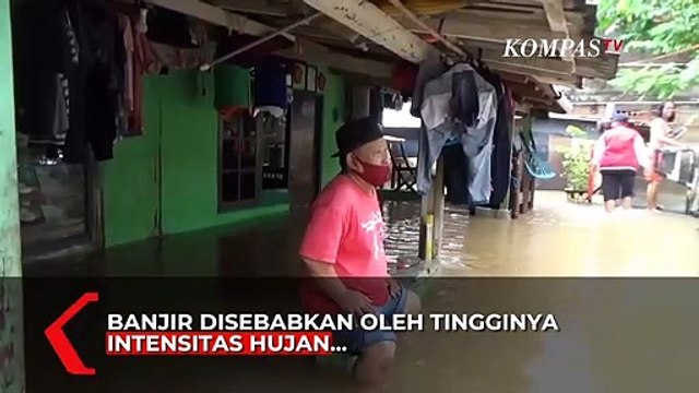 Banjir Setinggi 1 Meter Merendam Permukiman Warga di Cipinang Melayu