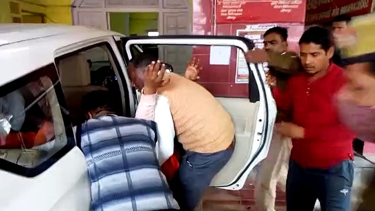 दो समुदायों के बीच खूनी संघर्ष में करीब आधा दर्जन लोग घायल कराया गया भर्ती
