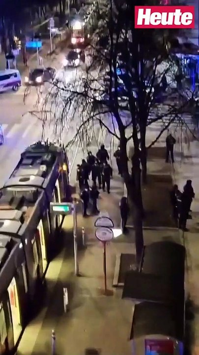 Video 3: Wiener schießen mit Pistole und flüchten in der Bim