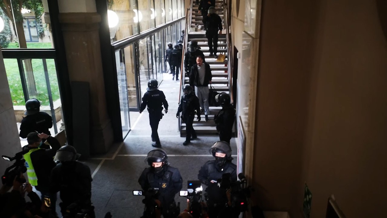 Detenido Pablo Hasél tras atrincherarse en la UdL para evitar ir a prisión