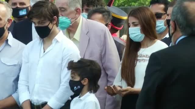 Familiares y amigos despiden a Carlos Ménem