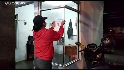 شاهد كيف فر روسي مطلوب للإنتربول  من مكتب الهجرة في بالي