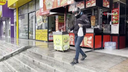 Paket servis kuryeleri karlı yollarda zor anlar yaşıyor