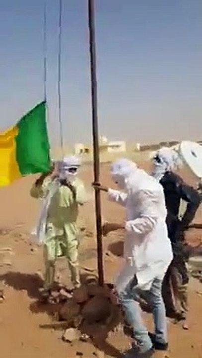 Mali: le drapeau enlevé par des individus à Kidal